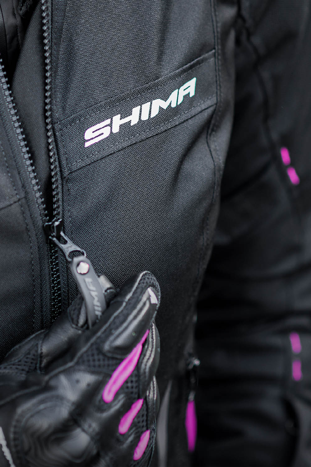 Женская куртка SHIMA RUSH LADY текстильная для мотоциклистов вид спереди купить по низкой цене
